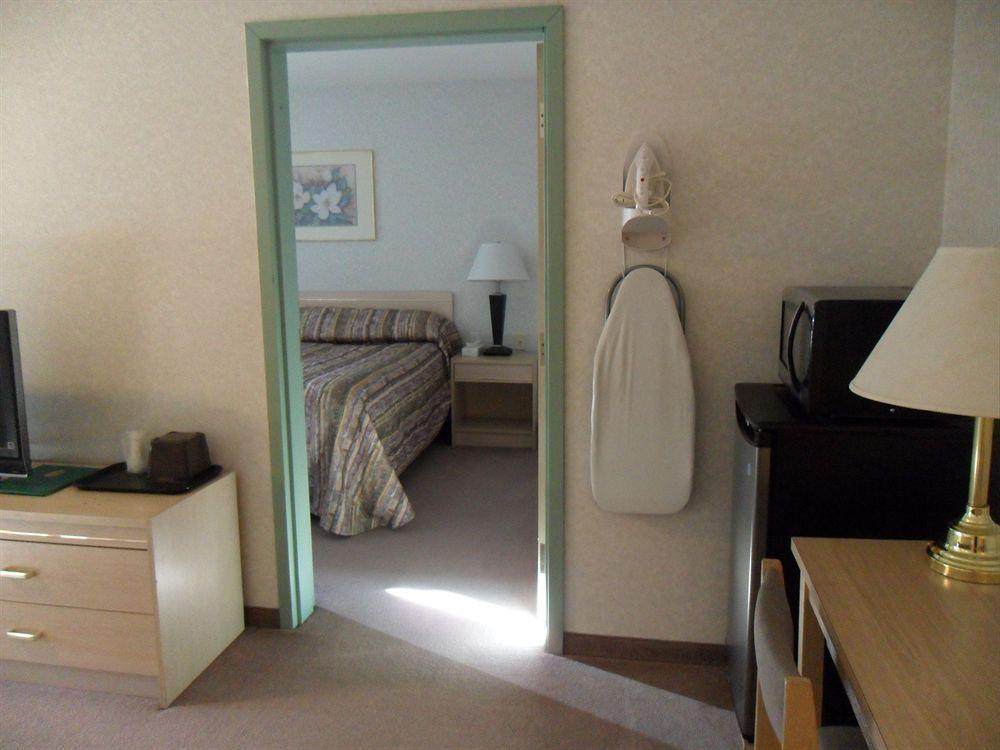 Bay Hill Inns & Suites Neepawa ภายนอก รูปภาพ