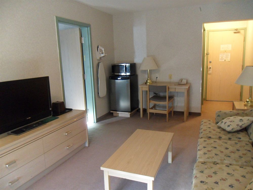 Bay Hill Inns & Suites Neepawa ภายนอก รูปภาพ