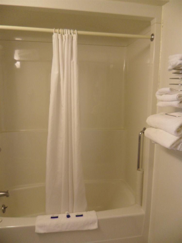 Bay Hill Inns & Suites Neepawa ภายนอก รูปภาพ