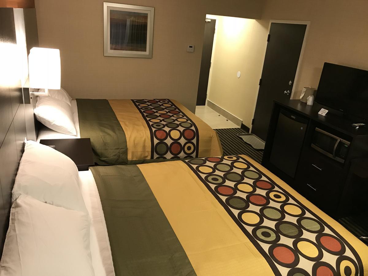 Bay Hill Inns & Suites Neepawa ภายนอก รูปภาพ