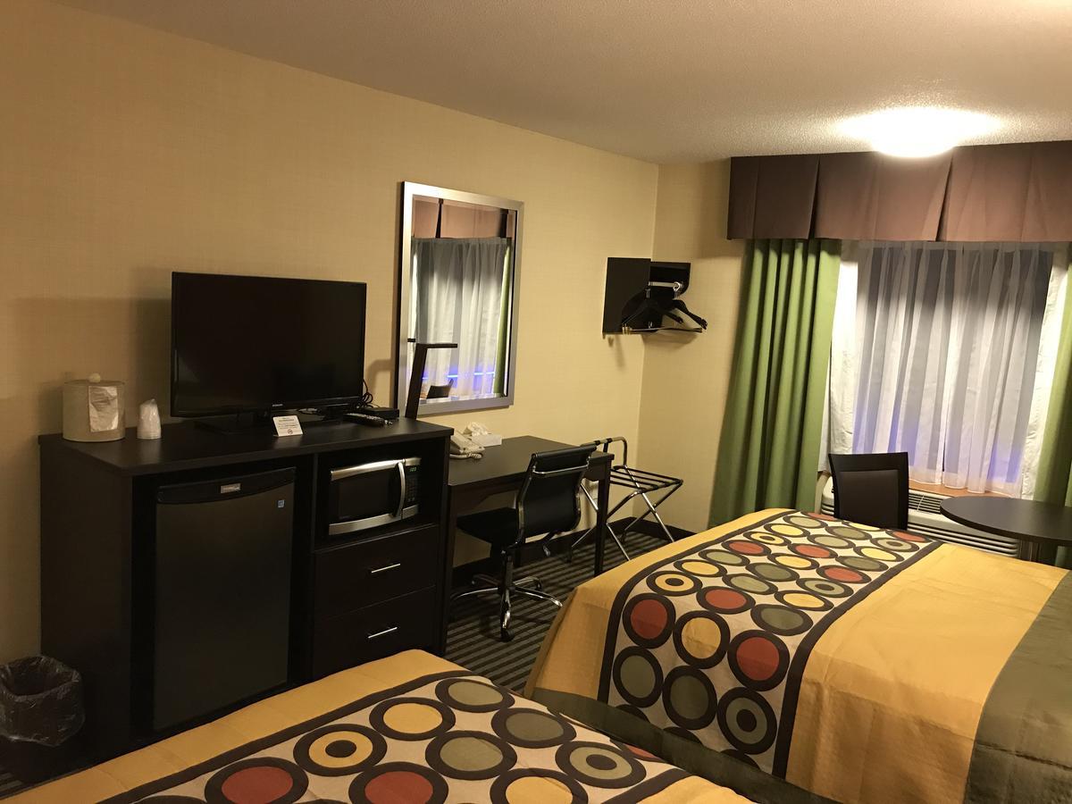 Bay Hill Inns & Suites Neepawa ภายนอก รูปภาพ