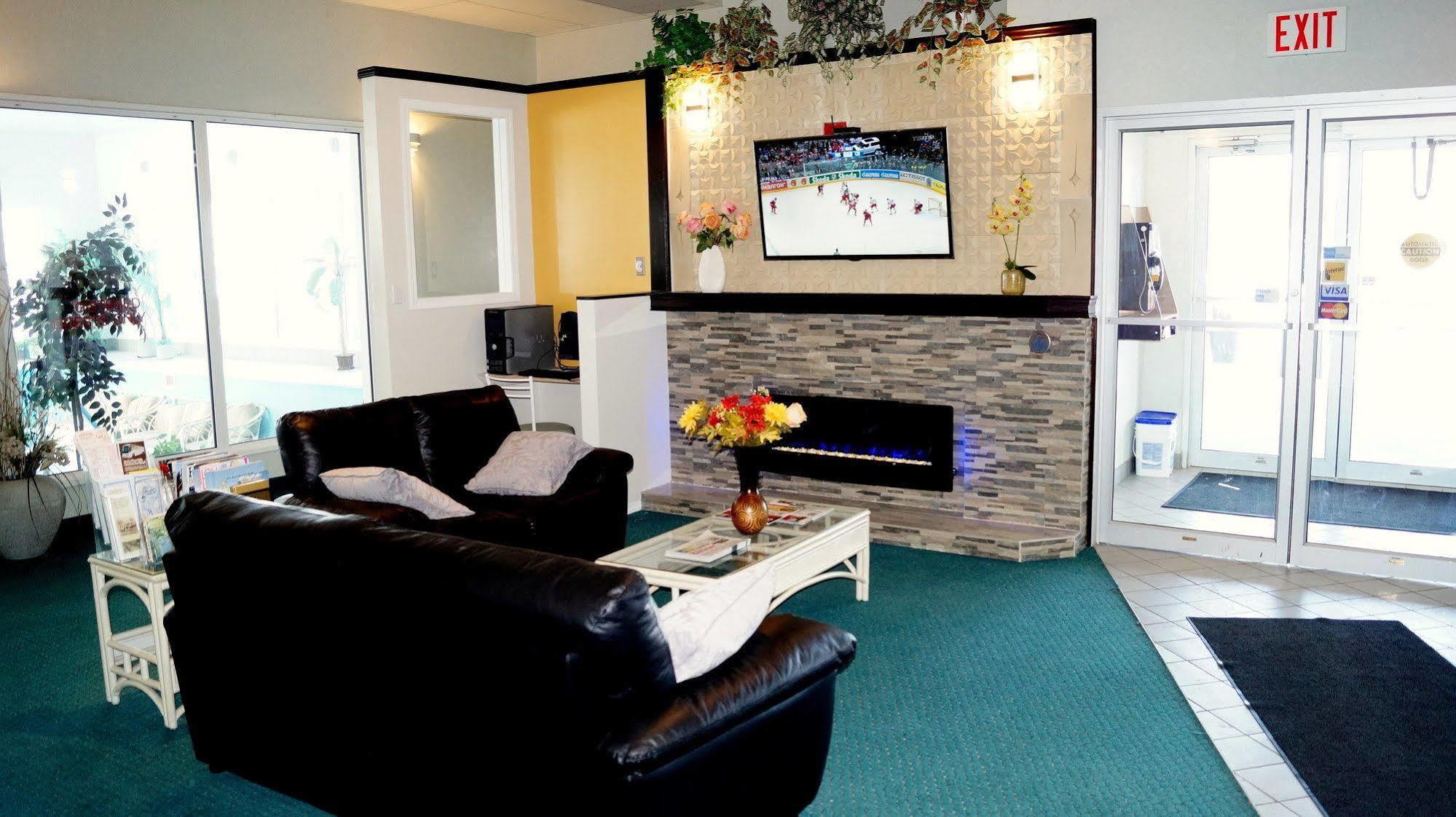 Bay Hill Inns & Suites Neepawa ภายนอก รูปภาพ