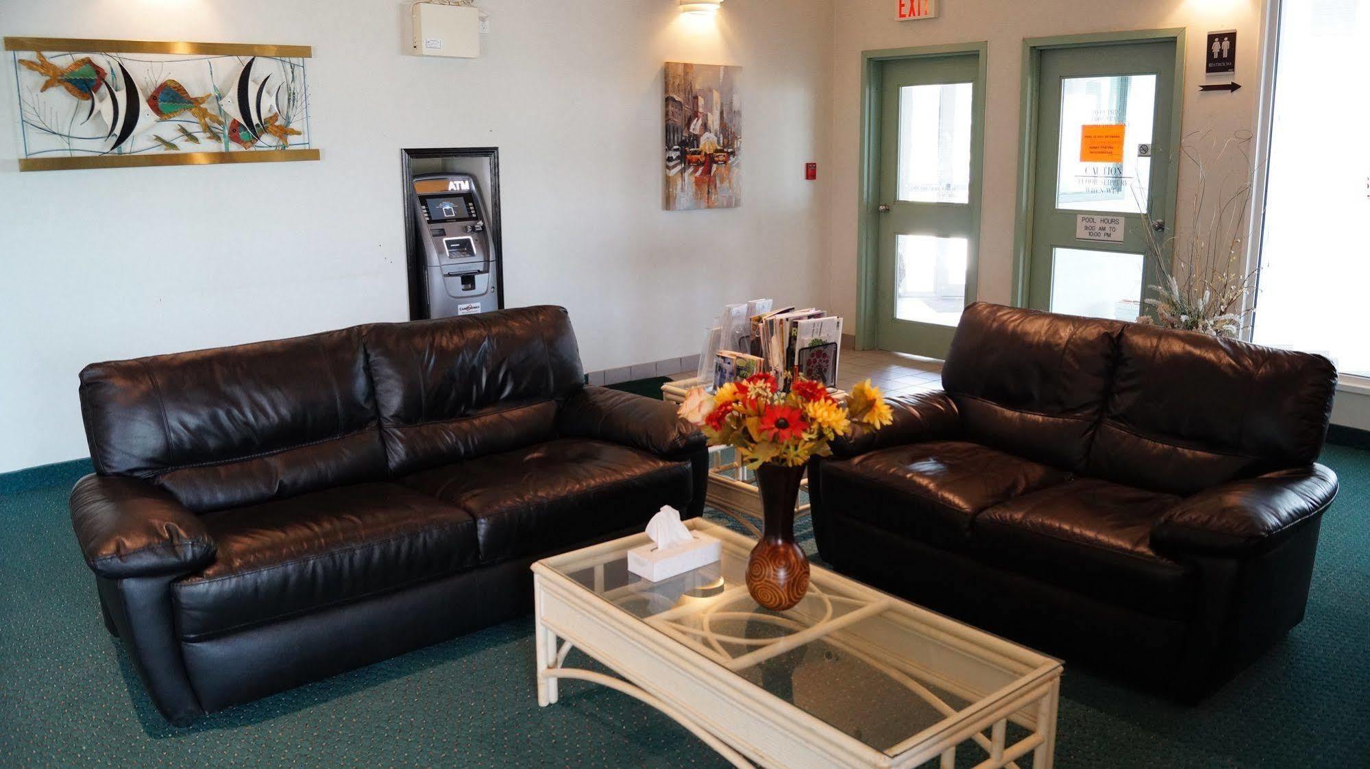 Bay Hill Inns & Suites Neepawa ภายนอก รูปภาพ