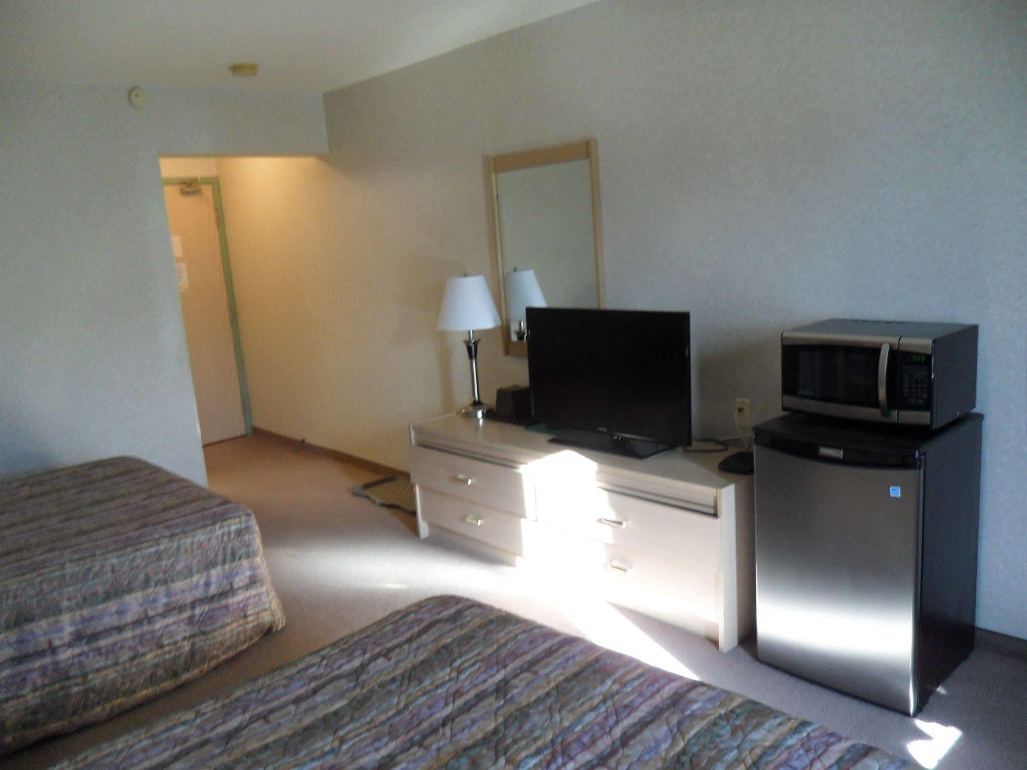 Bay Hill Inns & Suites Neepawa ภายนอก รูปภาพ