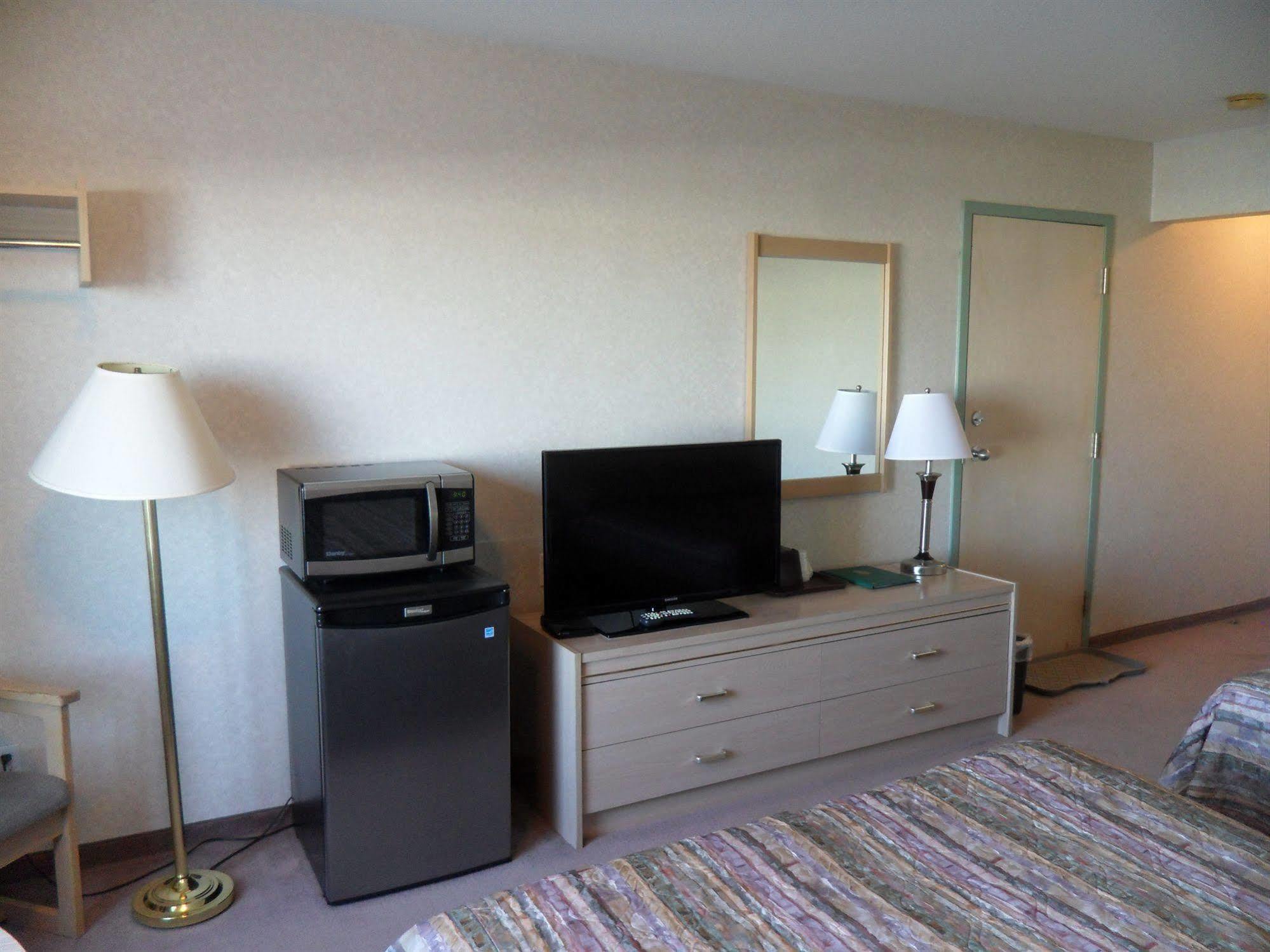Bay Hill Inns & Suites Neepawa ภายนอก รูปภาพ