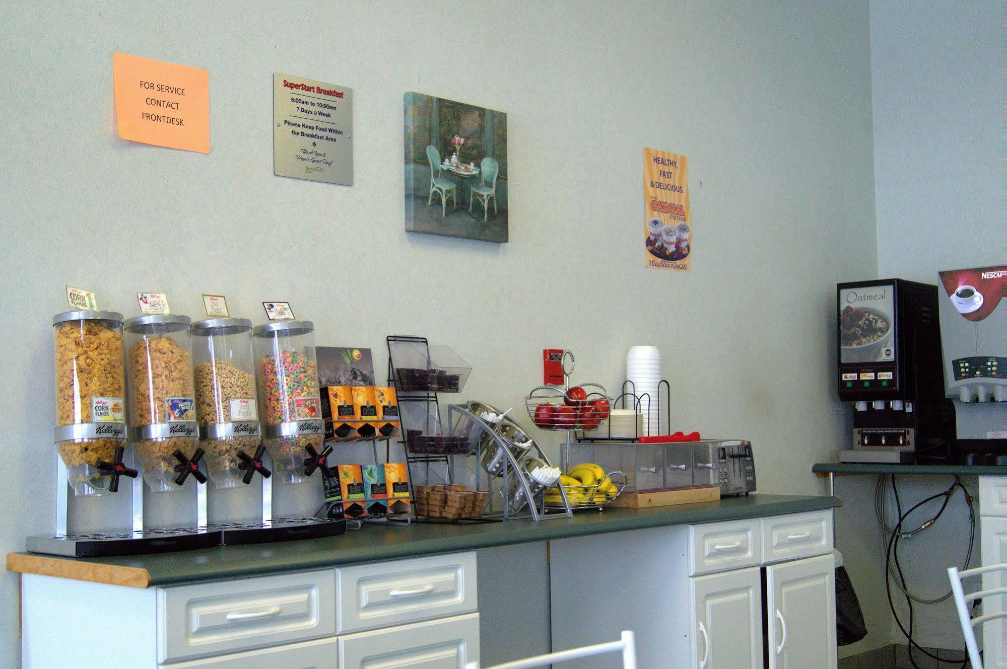 Bay Hill Inns & Suites Neepawa ภายนอก รูปภาพ