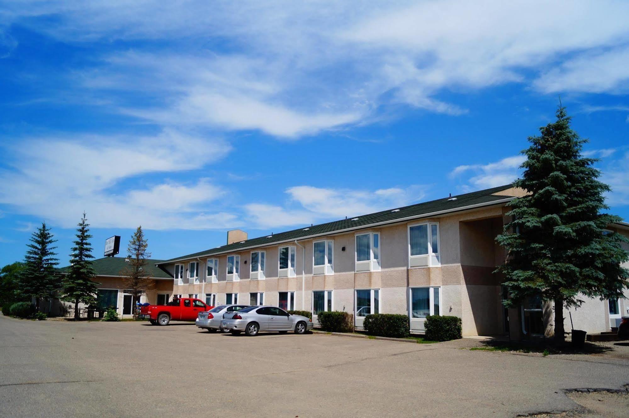 Bay Hill Inns & Suites Neepawa ภายนอก รูปภาพ