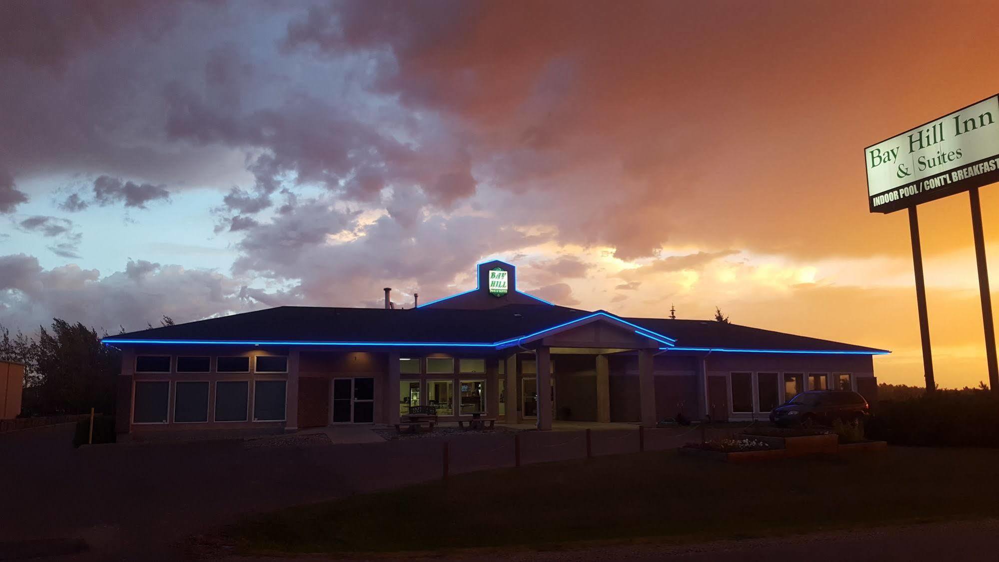 Bay Hill Inns & Suites Neepawa ภายนอก รูปภาพ