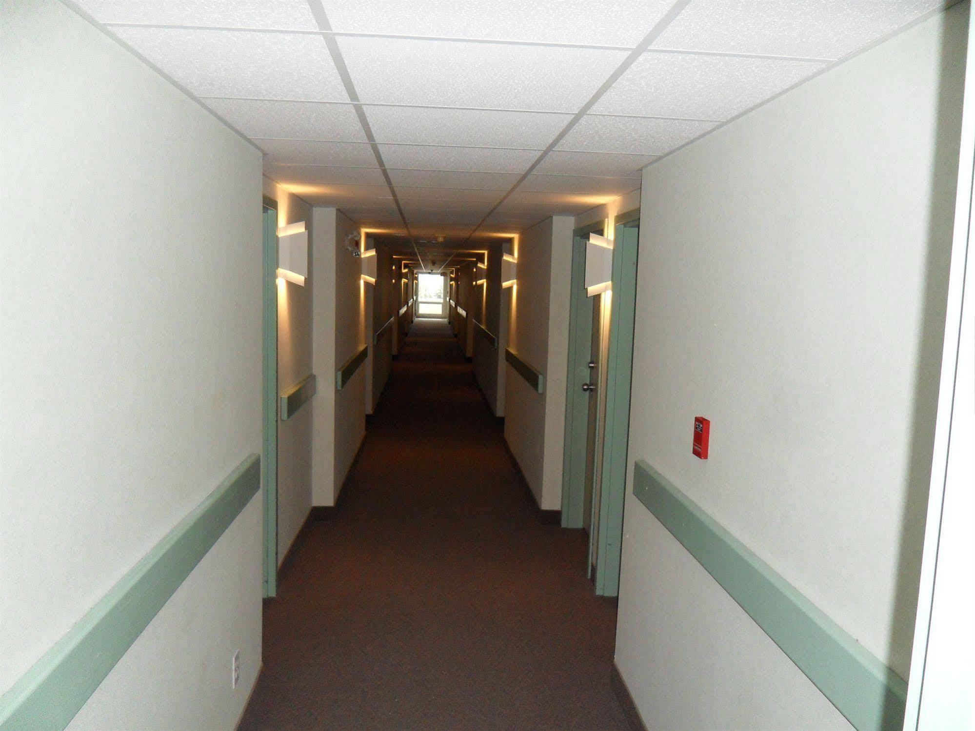 Bay Hill Inns & Suites Neepawa ภายนอก รูปภาพ