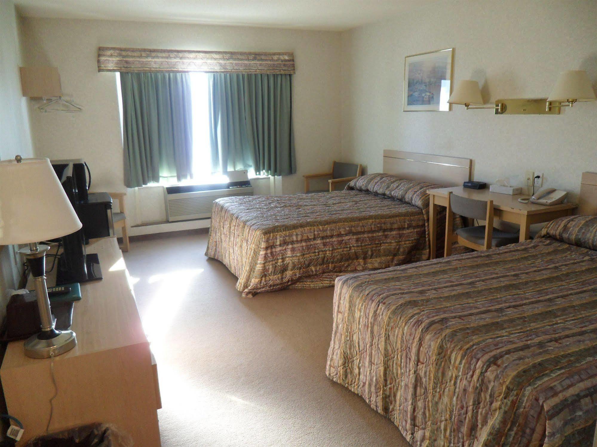 Bay Hill Inns & Suites Neepawa ภายนอก รูปภาพ