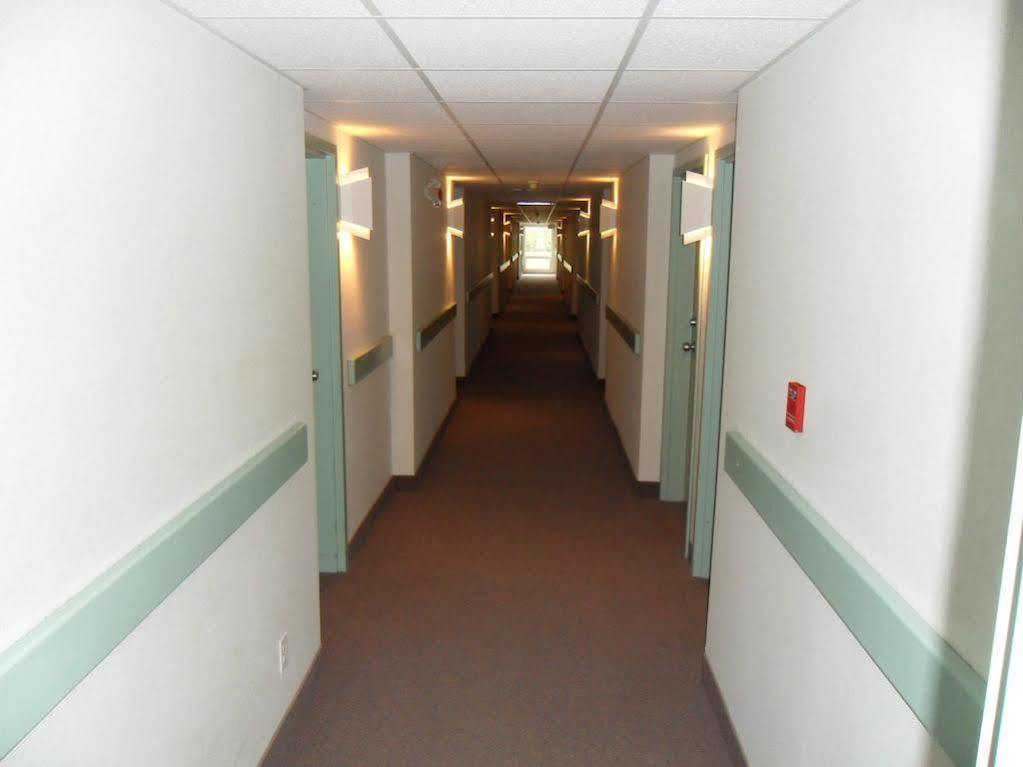 Bay Hill Inns & Suites Neepawa ภายนอก รูปภาพ