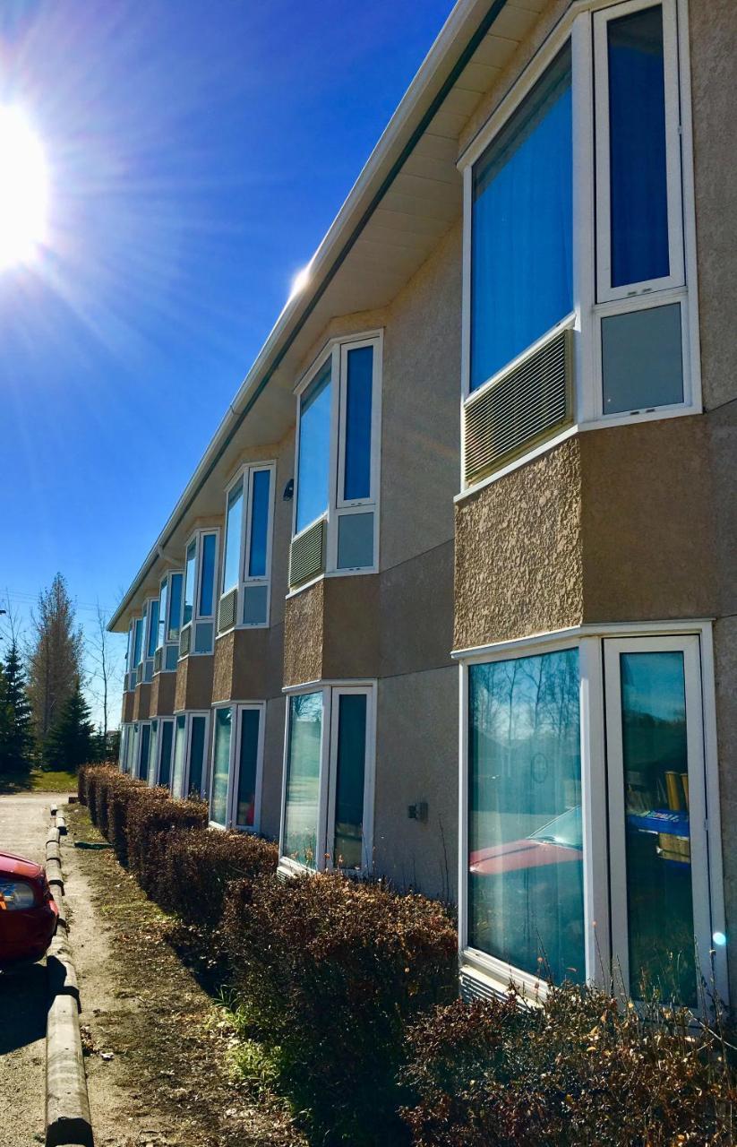 Bay Hill Inns & Suites Neepawa ภายนอก รูปภาพ